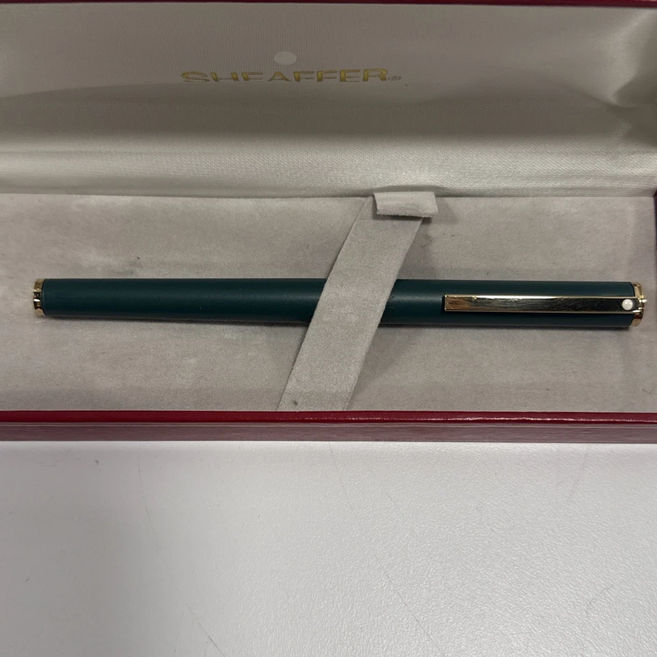 Bolígrafo Sheaffer 264 verde mate con borde dorado y caja Foto 2 de 4