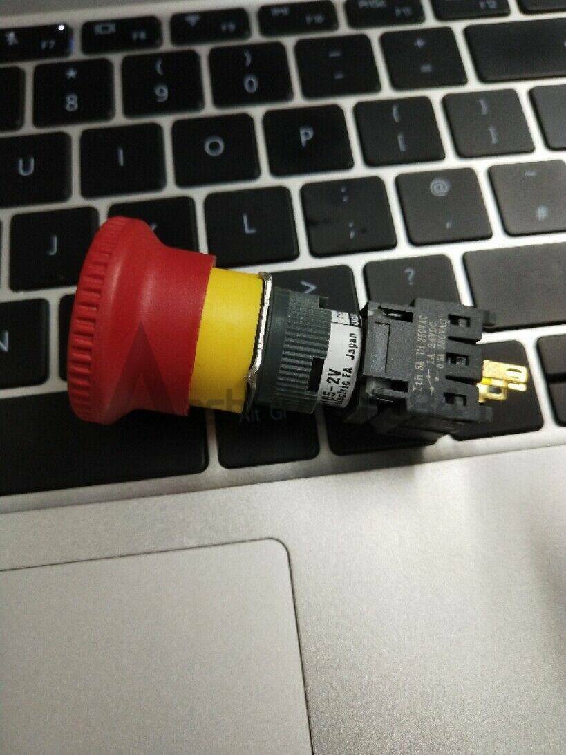 1 pz Interruttore a pulsante arresto di emergenza Fuji elettrico AH165 1 pz Interruttore a pulsante arresto di emergenza Fuji elettrico AH165