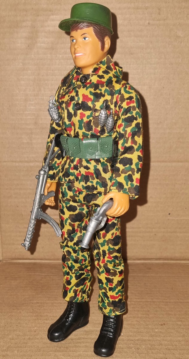 lot de 40 pin's armée - tenues militaires (tous différents