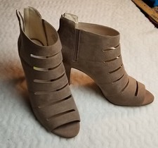 Nine West Ankle Booties /Dress Heels 9M Nude Suede Straps Zip Back EC