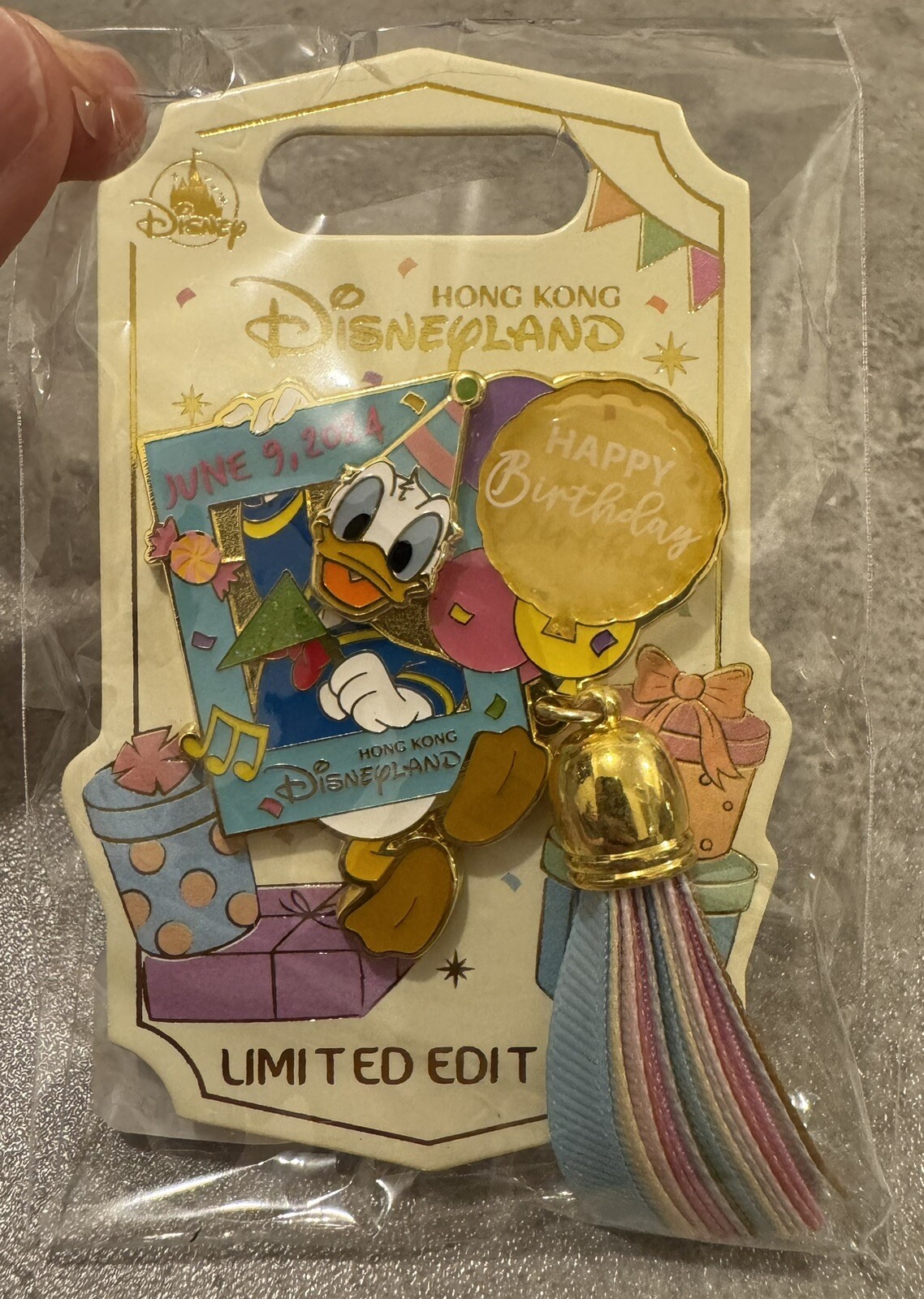 Disney pins HKDL Hong Kong Disneyland Donald Duck Happy Birthday 2024 Pin LE500