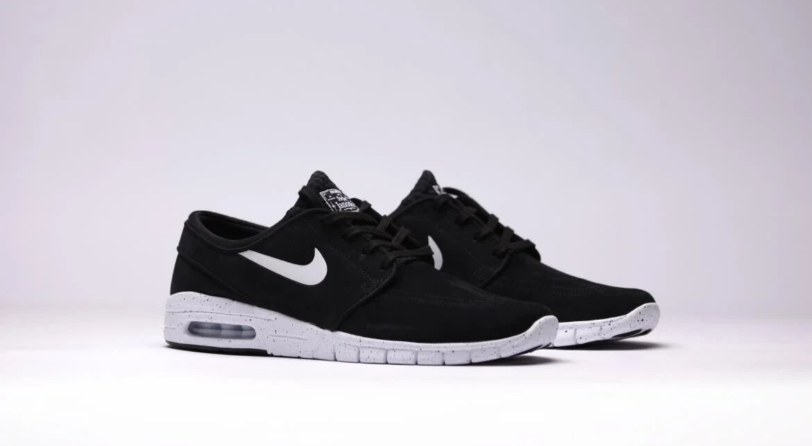 nike air max janoski black and white