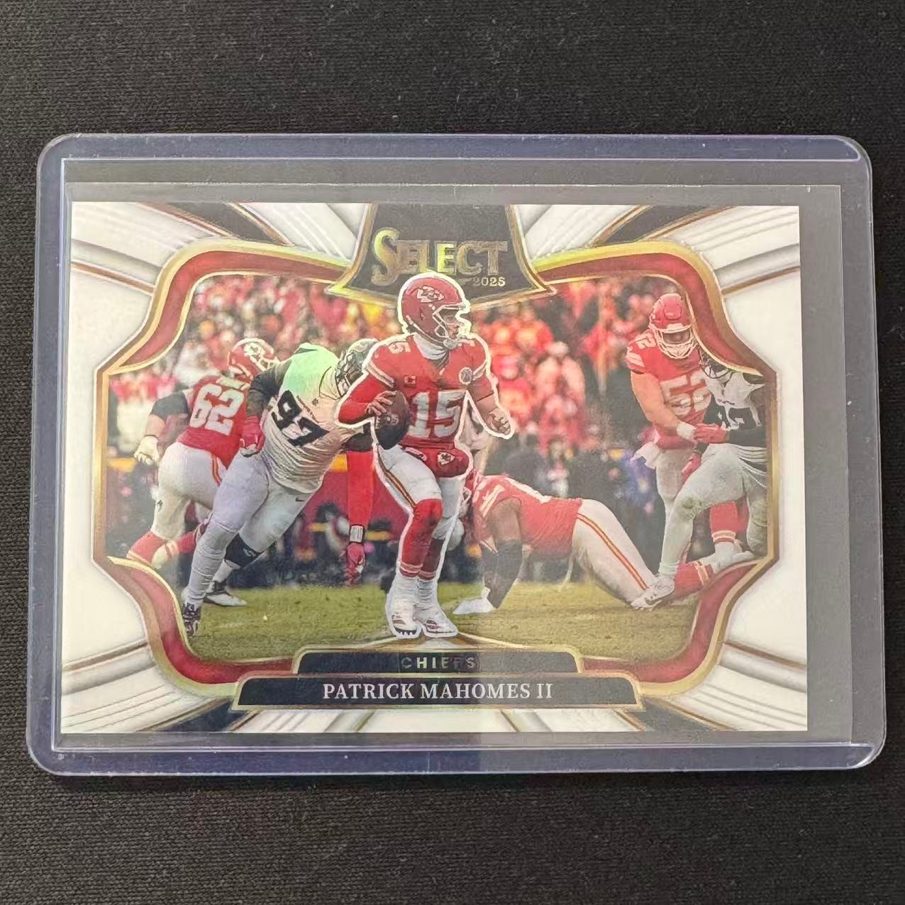 🧂YY 2025 PANINI SELECT FOOTBALL FIELD WHITE PRIZM 35/35 PATRICK MAHOMES II