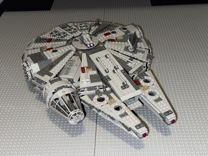 Lego Star Wars The Millennium Falcon set 75105 GREAT CONDITION