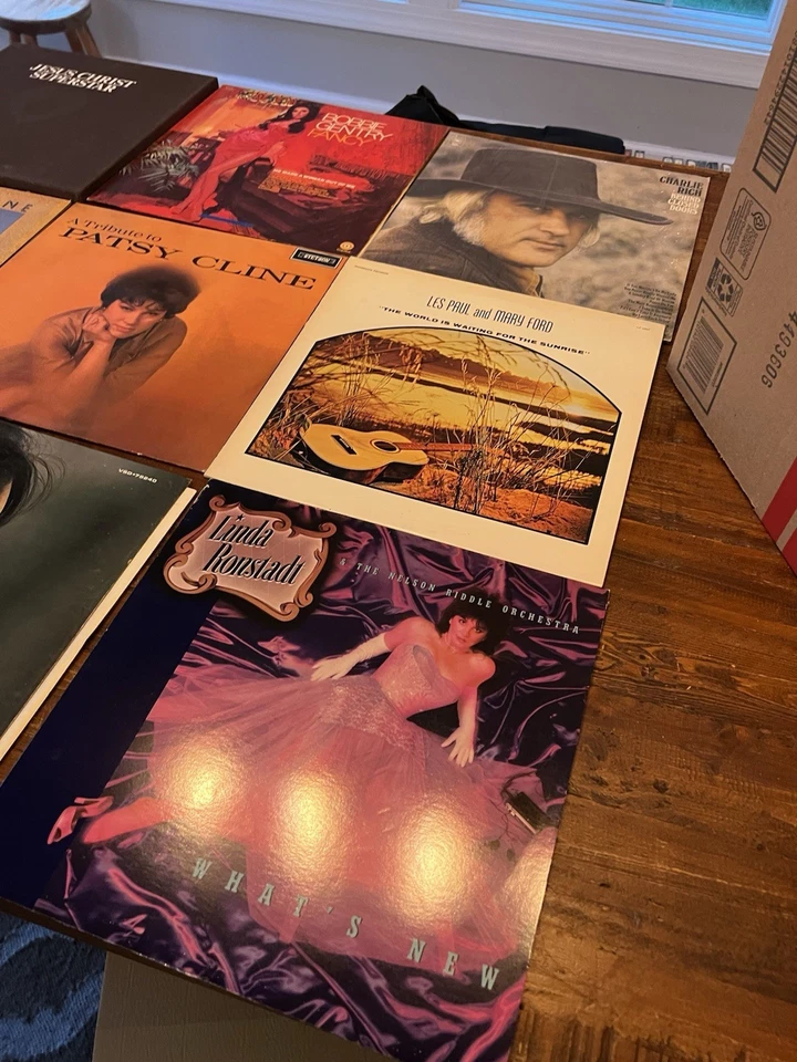 Lot of 10 Vintage  12" Vinyl Record Albums Including Patsy Cline Joan Baez Leon — 第 2/4 张图片