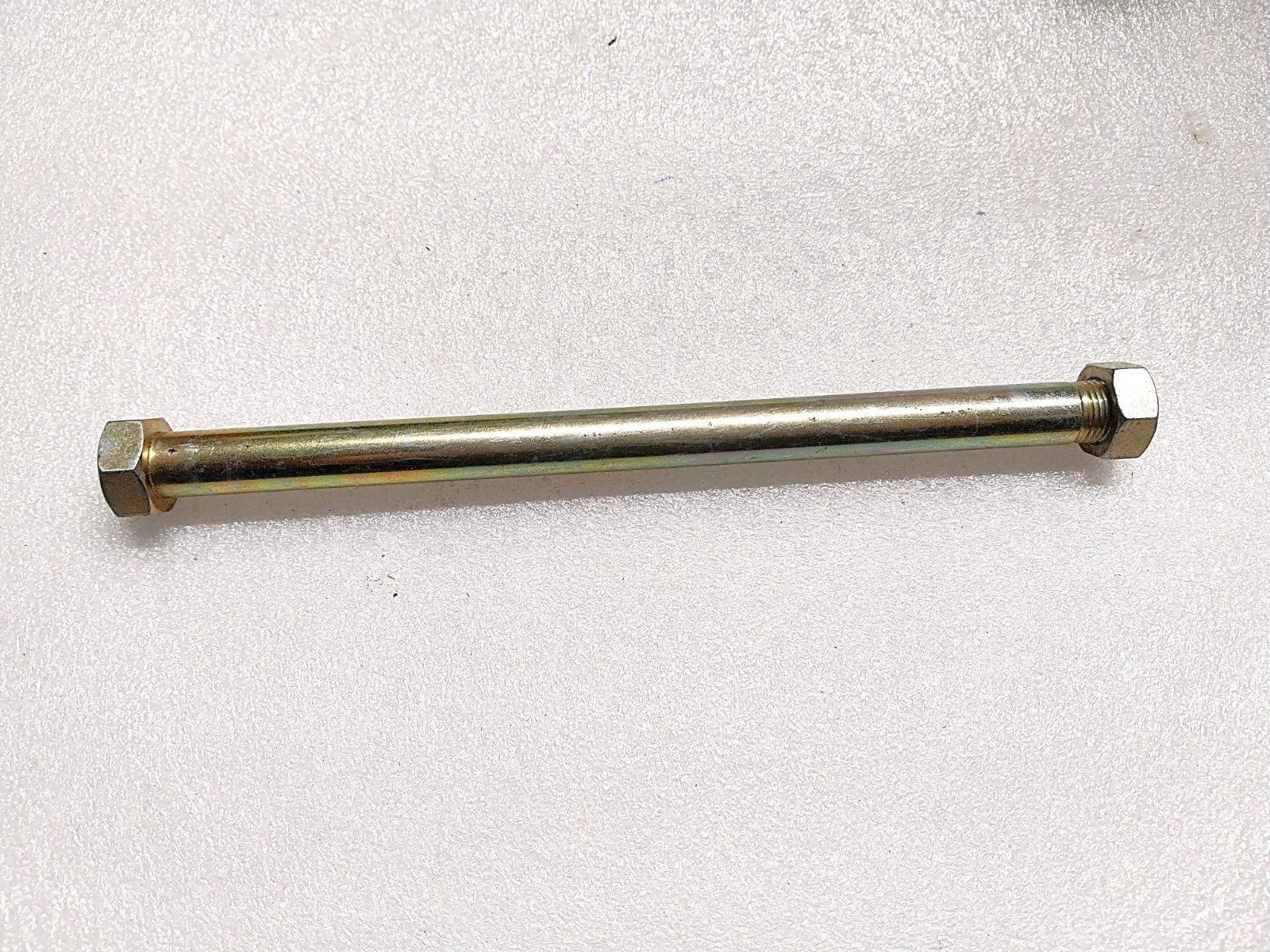 Axe de roue arriere M14 x 220 mm Peugeot pour moto 50 pieces origine NOS