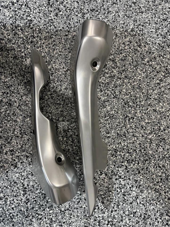 SUZUKI GSX1300R HAYABUSA Juego CUBIERTA SILENCIADOR IZQUIERDA Y DERECHA Foto 2 de 4