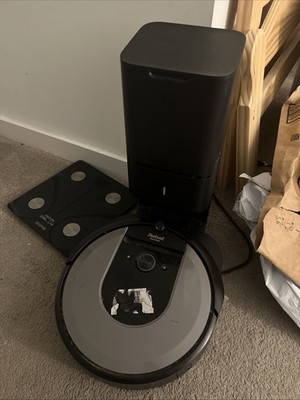 Roomba I7 Robot Vacuum Cleaner with Self-Cleaning Base