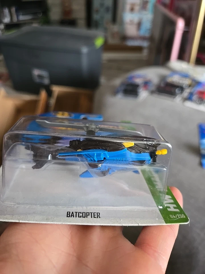 Hot Wheels #64 HW Imagination Batcopter 2013 negro/azul ventana azul con rotor gris Foto 3 de 4