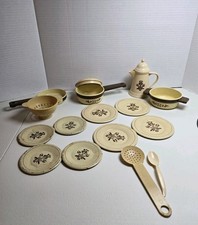 Vtg 80s Ohio Art Tin/Plastic Pfaltzgraff Village Stoneware Childrens Toy 16pc