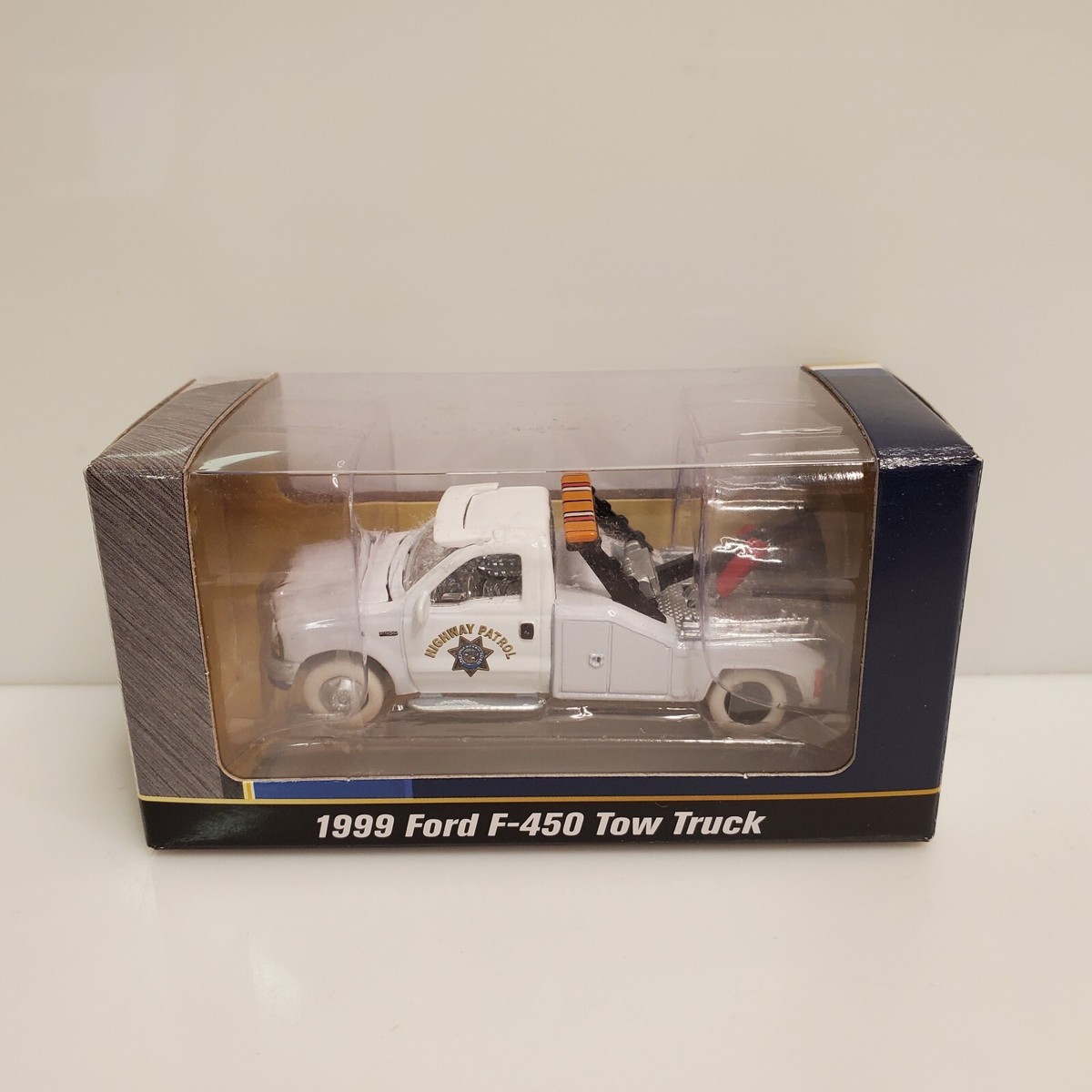 Rare Johnny Lightning 1999 Ford F-450 Tow Truck White Lightning