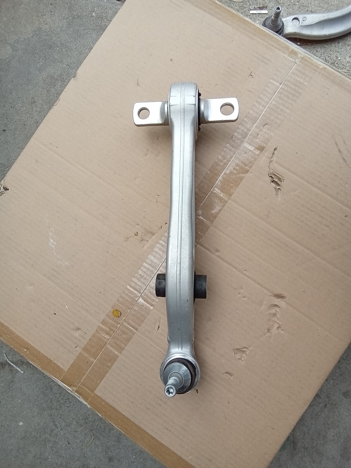2020-23 TESLA MODEL Y FRONT RIGHT SIDE LOWER CONTROL ARM OEM