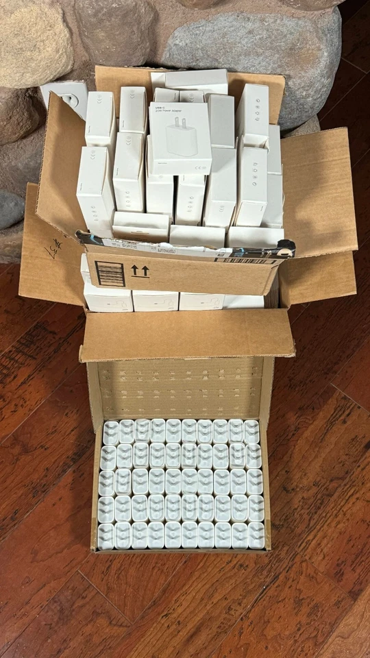 20 x 20 Watt USB-C Power Adapter - Image 2 of 4