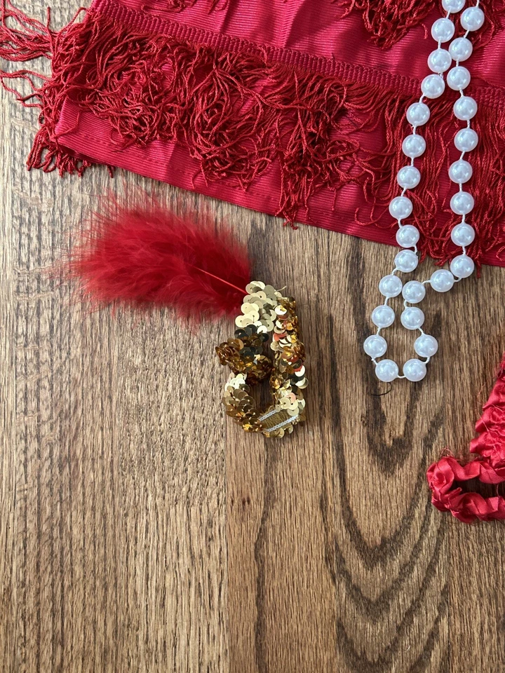 Disfraz de aleta de 1920 vestido rojo con plumas negras talla sm Mardi Gras Halloween Foto 2 de 4