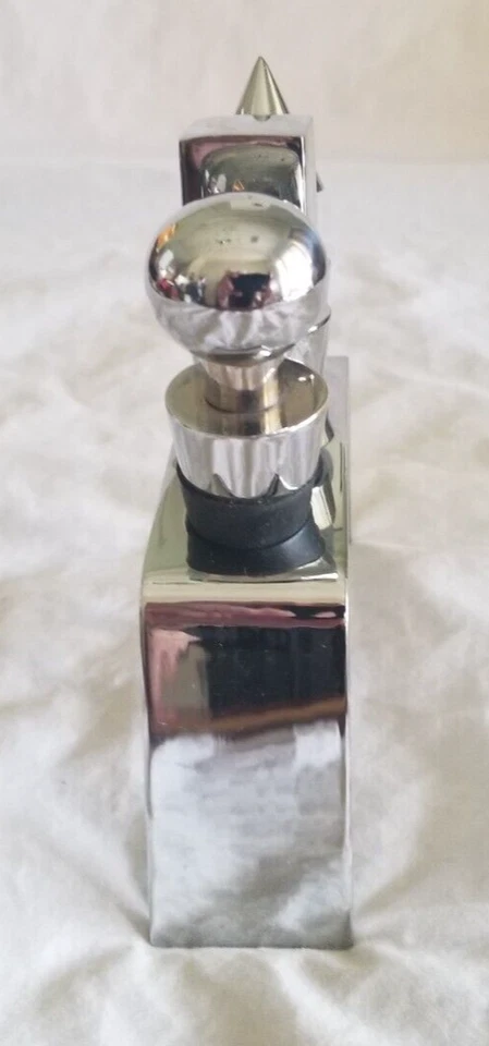 Juego de 3 tapones de vino modernos de metal cromado (bola, cuadrado, cubo) con soporte Foto 3 de 4