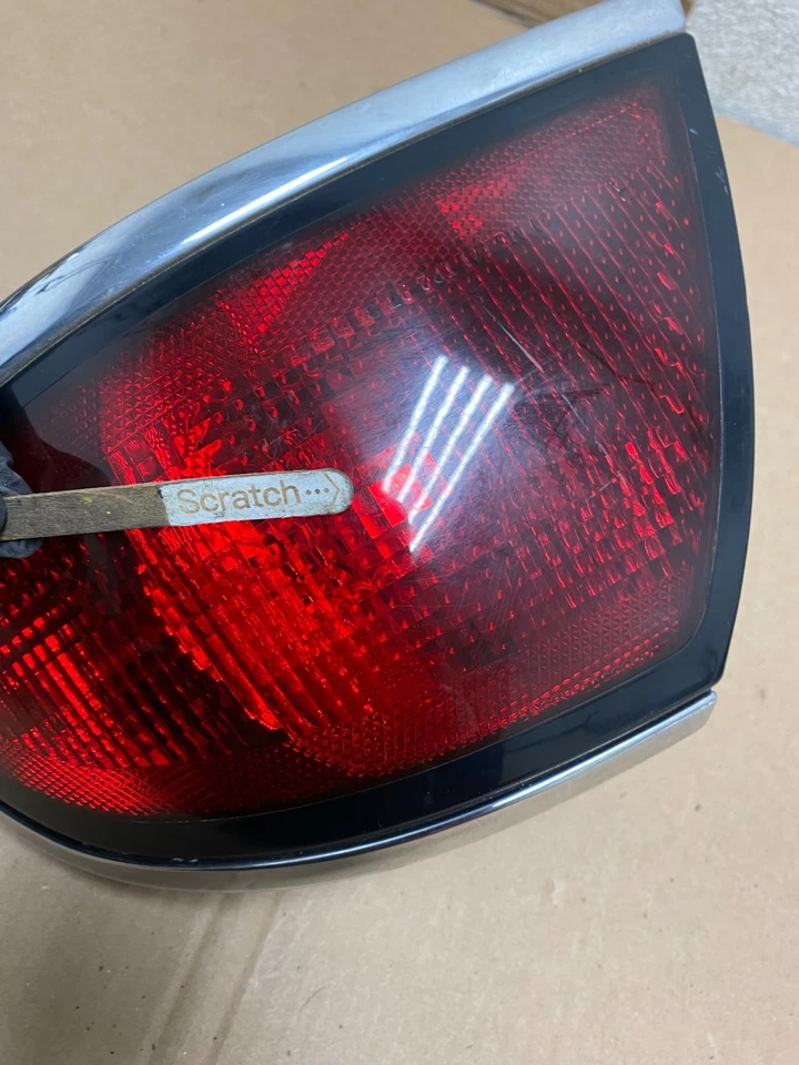 Luz trasera lateral derecha pasajero Buick Lesabre 1997-1999 OEM U6984 DW Foto 4 de 4