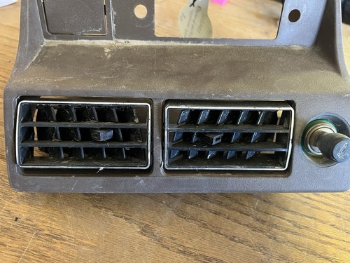 B002 1979 Subaru Radio Bezel - Foto 2 di 7
