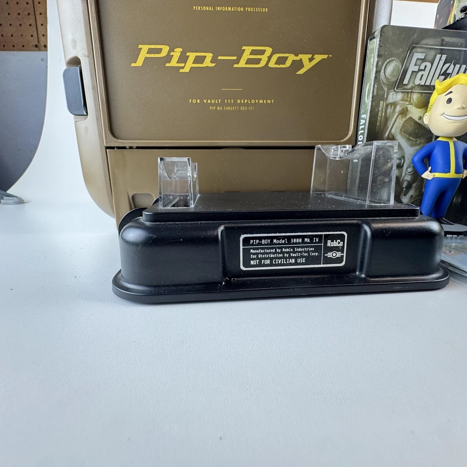Lote de prendedores Bobblehead Fallout 4 Pip-Boy 3000 Mk IV + Antología Mini-Nuke Vault Boy Foto 3 de 4