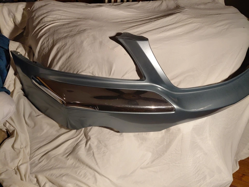 Parachoques delantero Chrysler 2008 azul OEM pieza no. 5288120 Ser. Nº949MF R DOT Foto 3 de 4