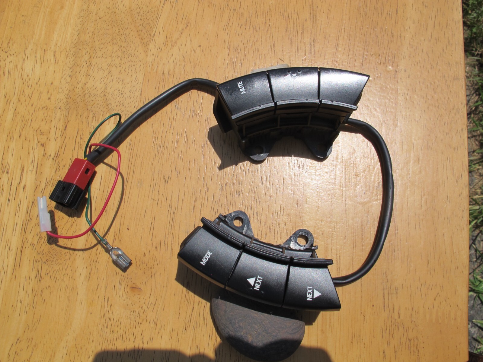 VZ SS HOLDEN COMMODORE STEERING WHEEL RADIO CONTROLS BLACK GENUINE GM HOLDEN eBay