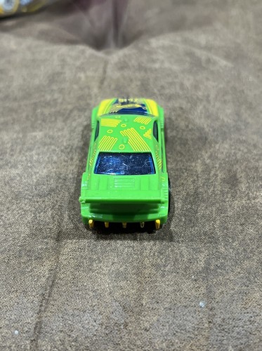 Hot Wheels BFB98 Sport Coupé 2013 1:64. Verde y amarillo - Imagen 5 de 6