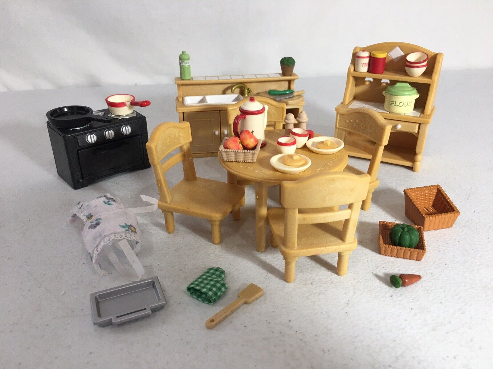 Calico critters/sylvanian families Kitchen Furniture With Access