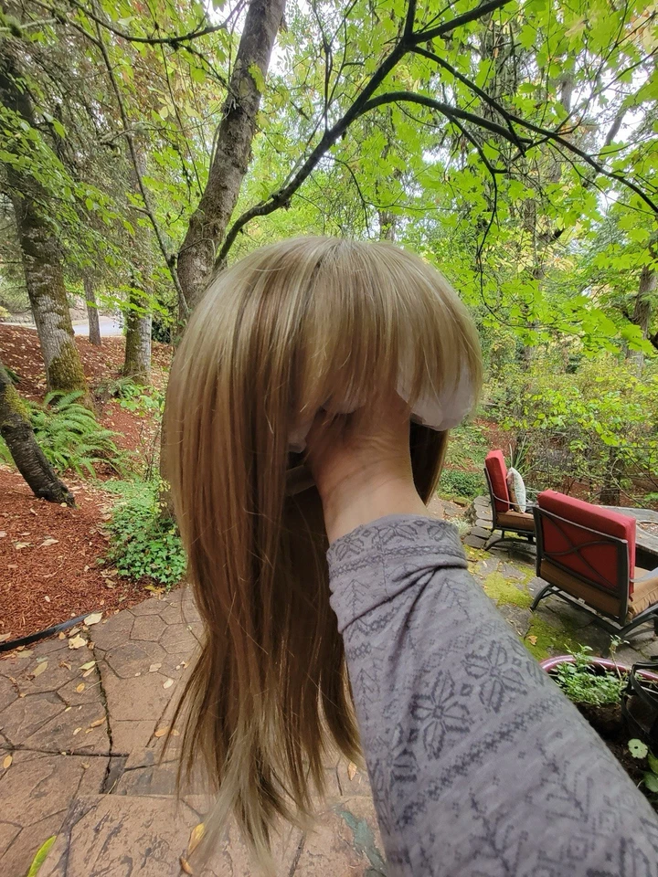 Stevie Monothilament Wig By Amore, Blonde, Professionally Trimmed. Never Used. - Image 4 of 4