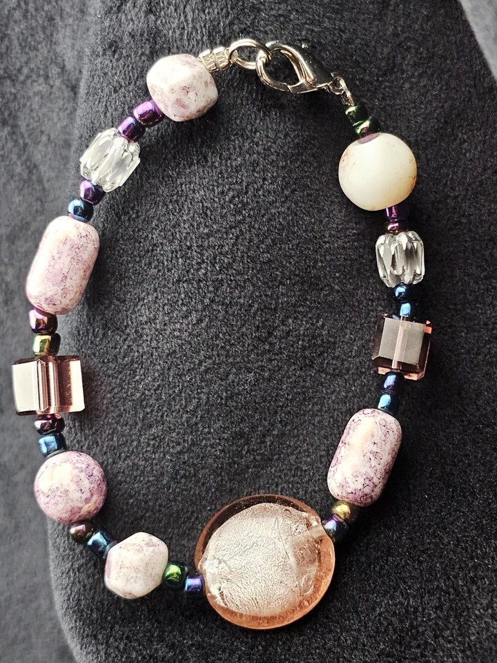 Pulsera artesanal de cuentas de vidrio púrpura y piedra 8" mezcla de murano y cerámica 20 g Foto 4 de 4