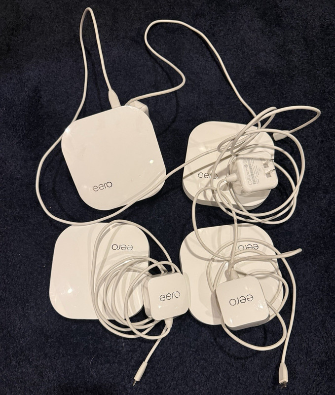 eero 5 Pro Wi‑Fi Extender Mesh System Units Lot of 4 with Power Adapters, White