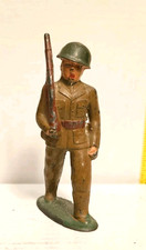SOLDIER MARCHING W/ RIFLE BARCLAY MANOIL 2