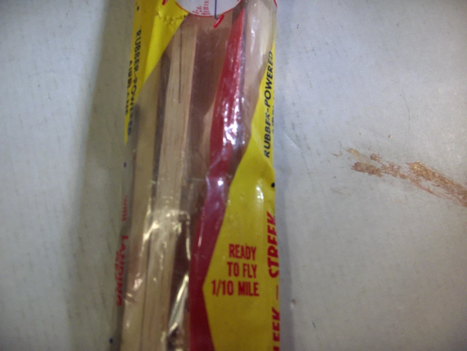 Vintage North Pacific Sleek Streek rubber powered plane in package - Image 3 of 4