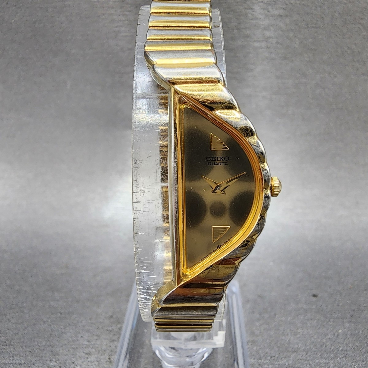 AUTHENTIC VINTAGE SEIKO HALF MOON WATCH GOLD The Rise of the Seiko Half Moon and the Asymmetrical Watch  main image 4