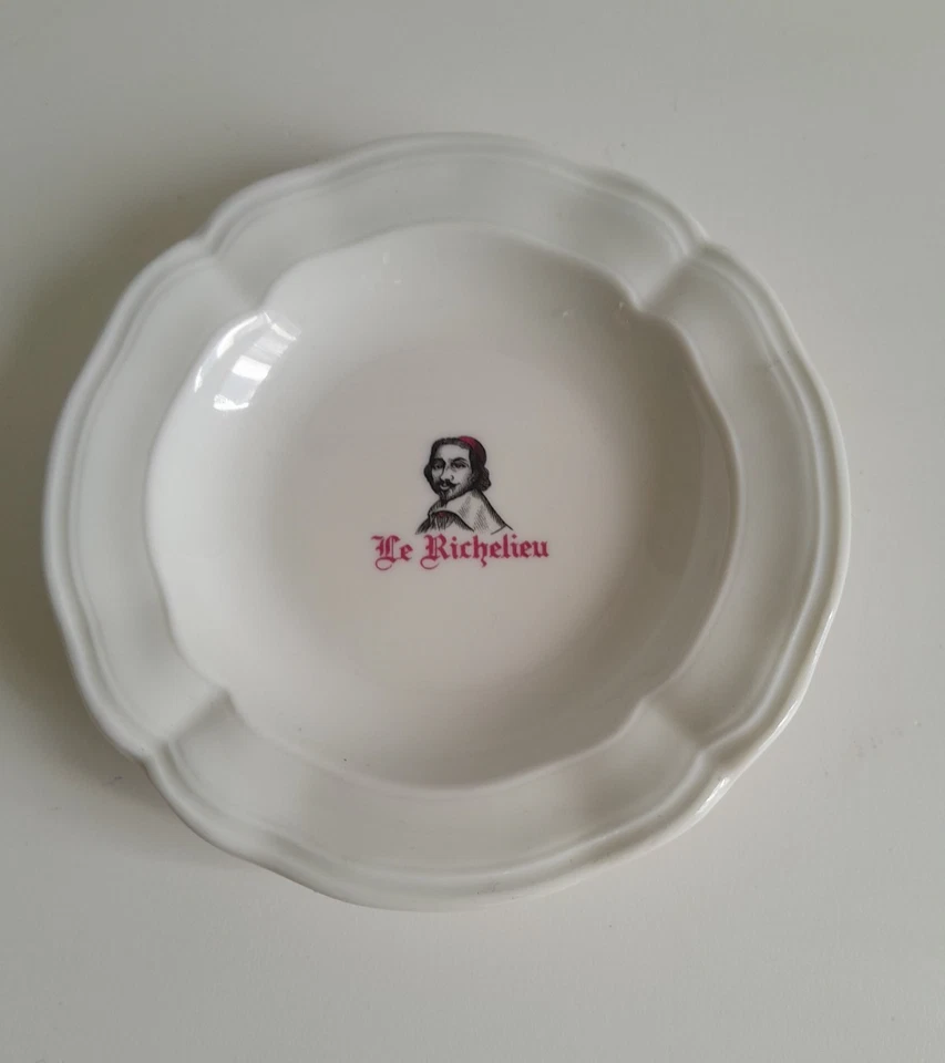 cendrier en porcelaine " le richelieu " Limoges - Photo 1/3