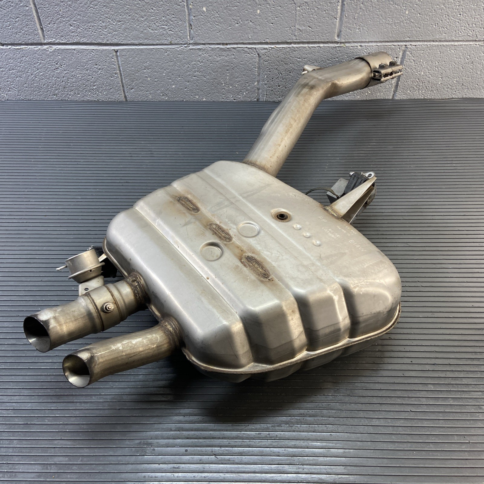 Rolls-Royce Dawn 2017-2023 Rear Left Muffler