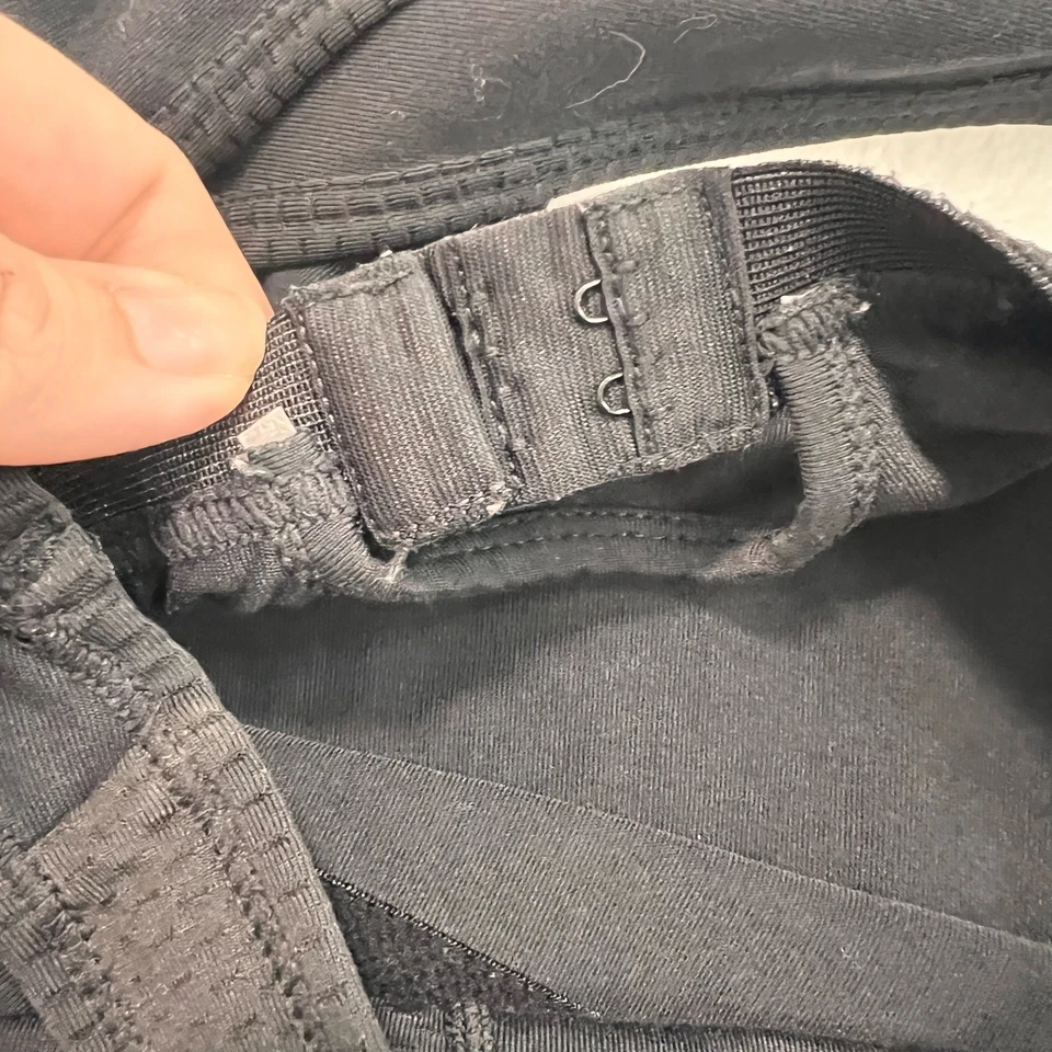 亚瑟士黑色运动服健身房跑步背心,尺寸 M — 第 4/4 张图片