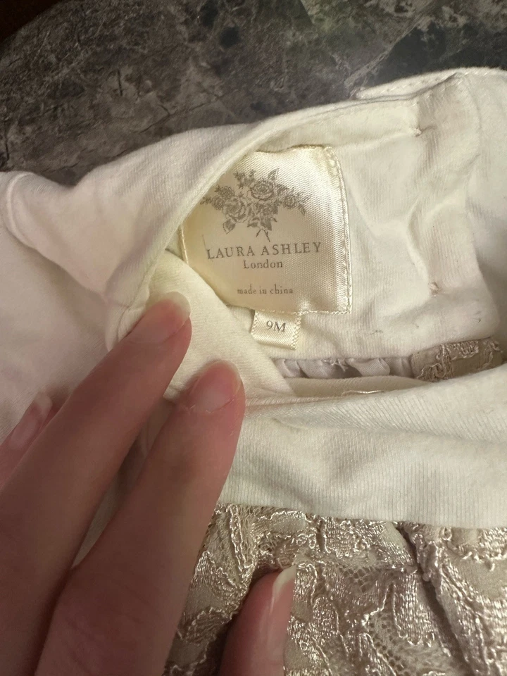 Vestido bebé Laura Ashley London encaje tostado TALLA 9M Foto 4 de 4
