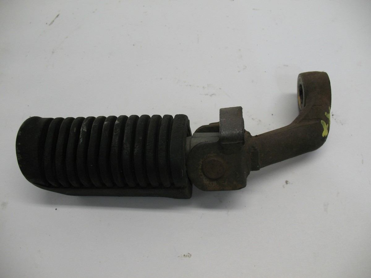 78 YAMAHA XS1100 XS 1100 E RIGHT FRONT FOOTREST PEG 2H7-27420-00