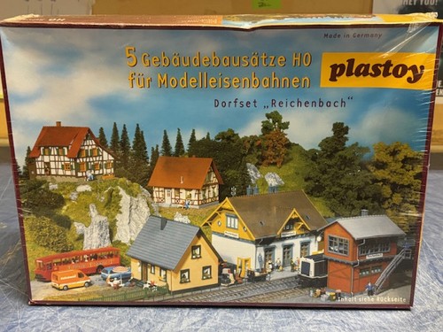 Juego de pueblo Plastoy Reichenbach 5 edificios (3 casas individuales, estación de tren, stellwerk) 1322 | Condition: Neu