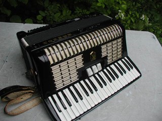 schwarzes schönes Akkordeon Hohner Imperial 2 mit 120 Bässen