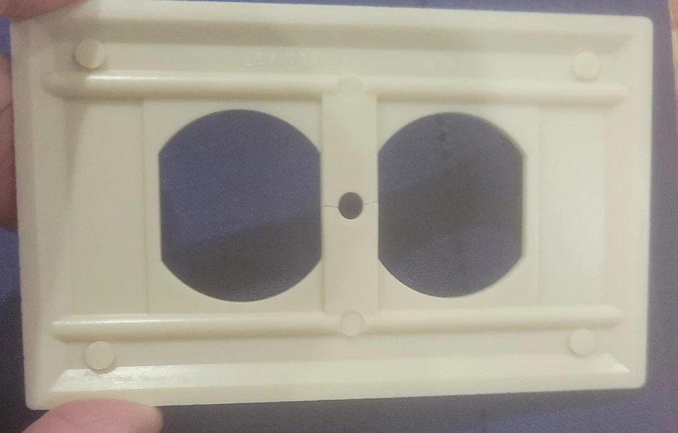 Cubierta de toma eléctrica doble baquelita marfil acanalada vintage Leviton 10 disponibles  Foto 4 de 4