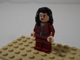 LEGO Talia Al Ghul Minifigure 76056 Batman 2 DC Comics Super Heroes NEW RARE