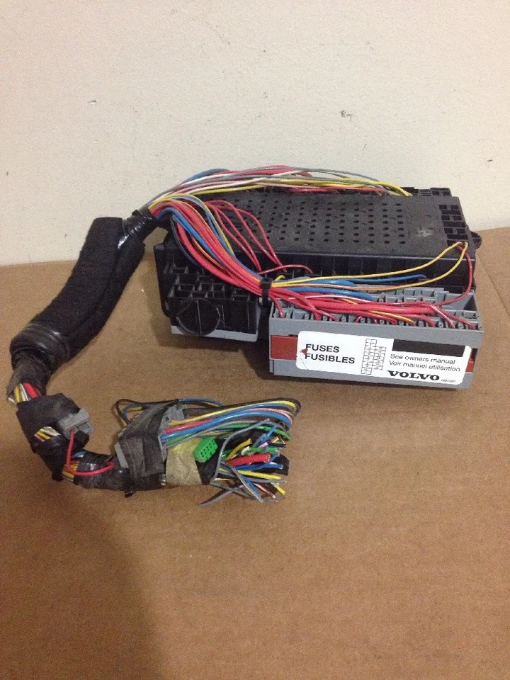 2000,2001,2002,2003,2004 Volvo S60 Rear Trunk Fuse Box  OEM - Image 3 of 4