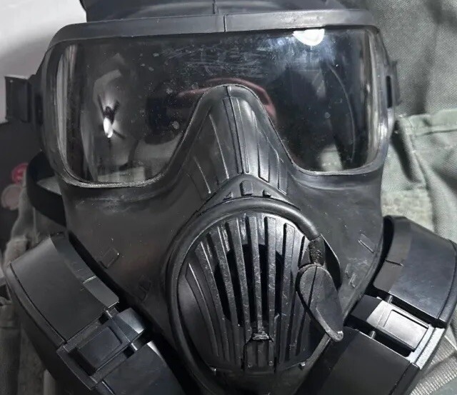 AVON M50 GAS MASK W/ CARRY BAG - U.S. MILITARY / LAW ENFORCEMENT