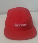 Casquette de camp SS17 Supreme satin rouge logo boîte à chapeau Made In U.S.A