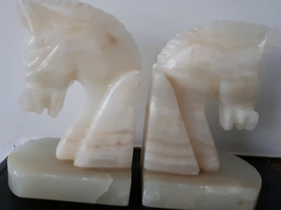 Vintage 2 x mexikanische Onyx Pferdekopf Buchstützen handgeschnitzt