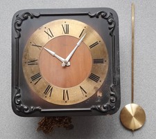 Wanduhr Electric mit Schlagwerk mit Ketten Schild mit Schnitzerei nicht komplett