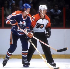 HOCEY PHOTO PRINT MARK HOWE PHILADELPHIA VS WAYNE GRETZKY  OILER