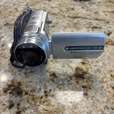 Sony HandyCam DCR-DVD505 Mini DVD Camcorder. WORKING.