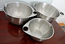 PAMPERED CHEF STAINLESS STEEL WITH SILICONE BOTTOM SET OF 3 MIXING BOWL 2L/4L/6L