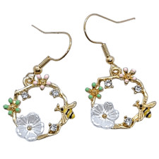 NWT Beautiful Bumble Bee Motif Flower Wreath Gold Dangle Drop Earrings Jewelry